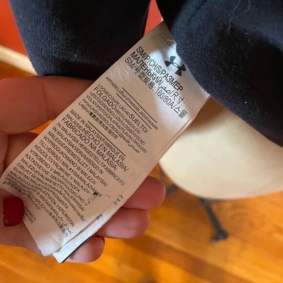 UNDER ARMOUR | black hooded athletic sweatshirt S - Picture 7 of 8